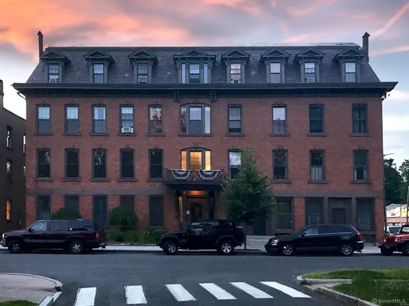 130 Main Street APT 4D, Canton, CT 06019