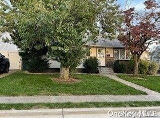 252 N 6th St, Bethpage, NY 11714