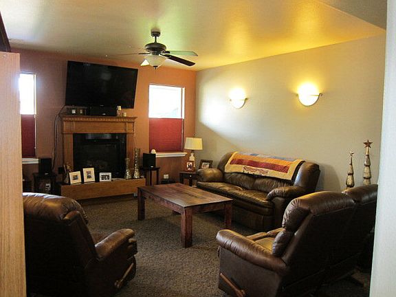 2nd image of 81 Cranbrook Ln