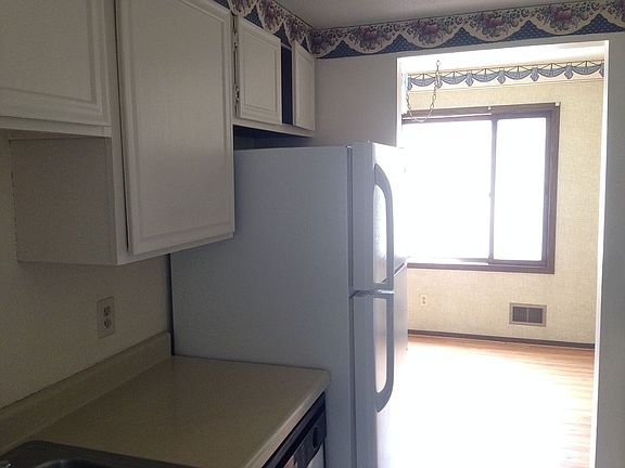 4th image of 7636 Hampshire Ave N