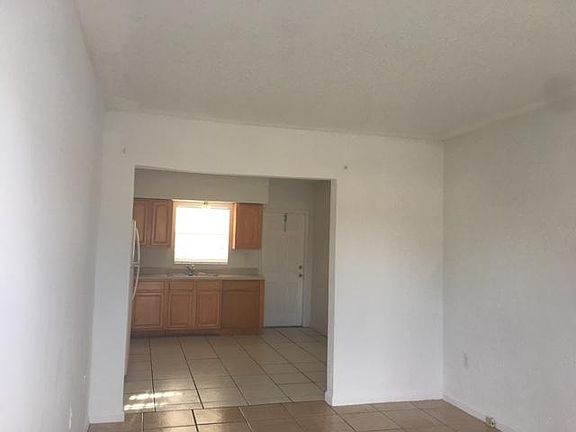 2nd image of 1995 NE 167th St APT 1