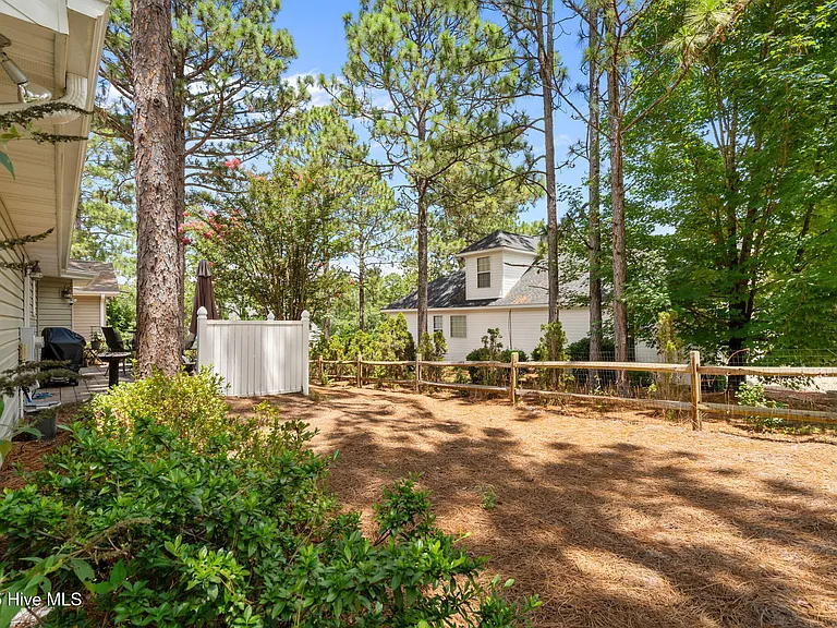39 Bedford Cir — Photo 31