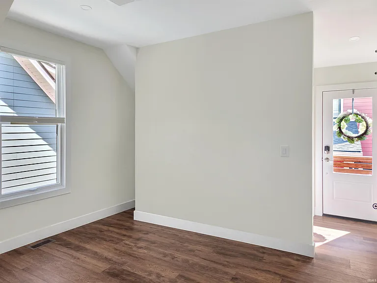 1270 E Short St — Photo 11