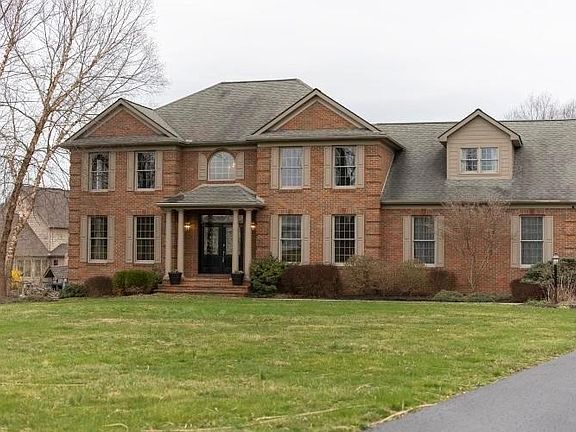 2nd image of 3 McIntosh Ct