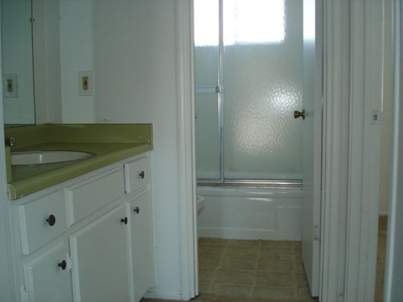 5th image of 668 Clark Ave APT D