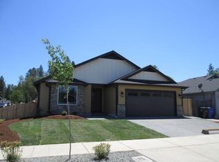 2867 SW Shimmer Ln, Grants Pass, OR 97527