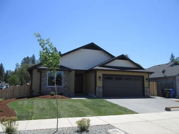 2867 SW Shimmer Ln, Grants Pass, OR 97527