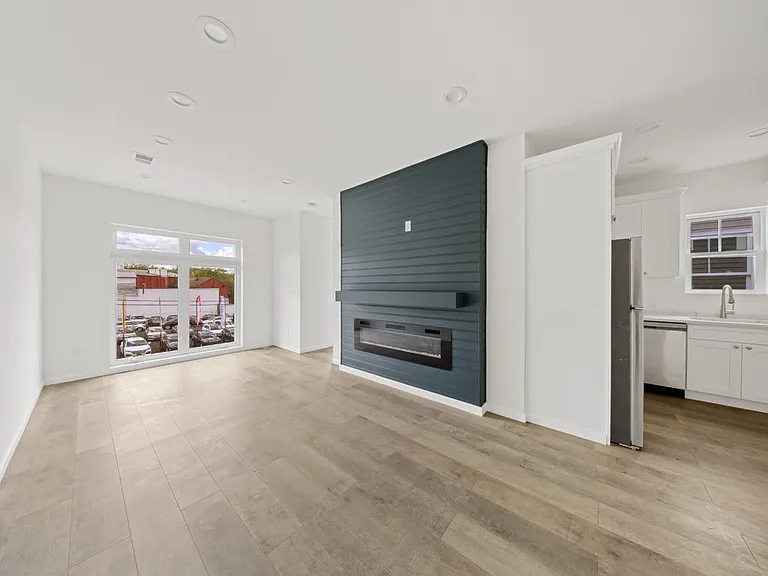20 N Straight St #1 — Photo 5
