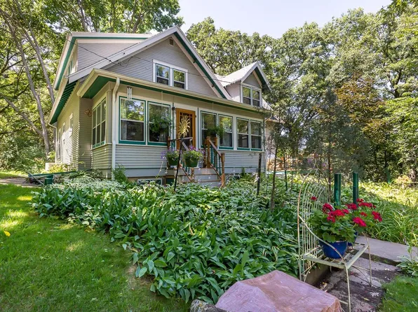 1600 W 32nd St, Dubuque, IA 52001