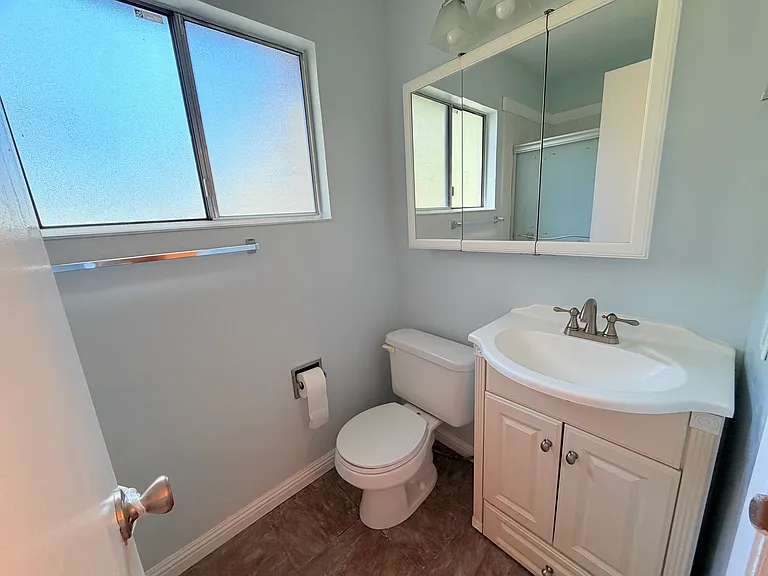 111B Ascot Ct — Photo 18