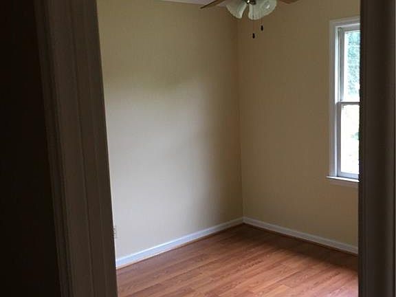 5th image of 3612 Sharon Ave