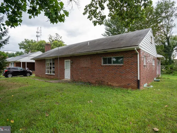 49 Pilgrim Dr, Lancaster, PA 17603