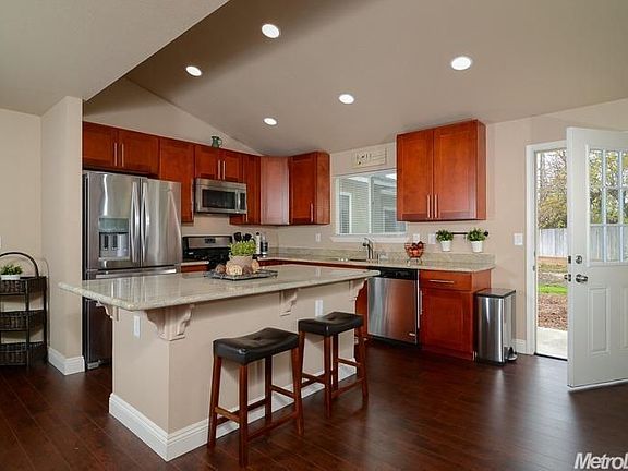 4th image of 6506 Saint James Dr
