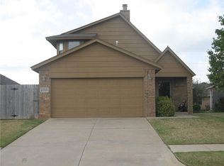 1010 SW 24th St, Moore, OK 73170