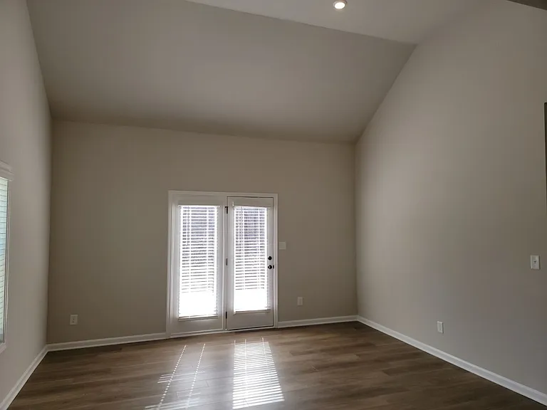 275 Southridge Dr — Photo 17
