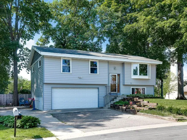 5079 Woodridge Rd, Mound, MN 55364