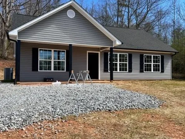 121 Pine Corner Dr, Dahlonega, GA 30533