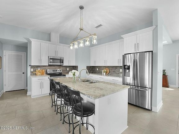 3rd image of 246 DEERFIELD GLEN Drive