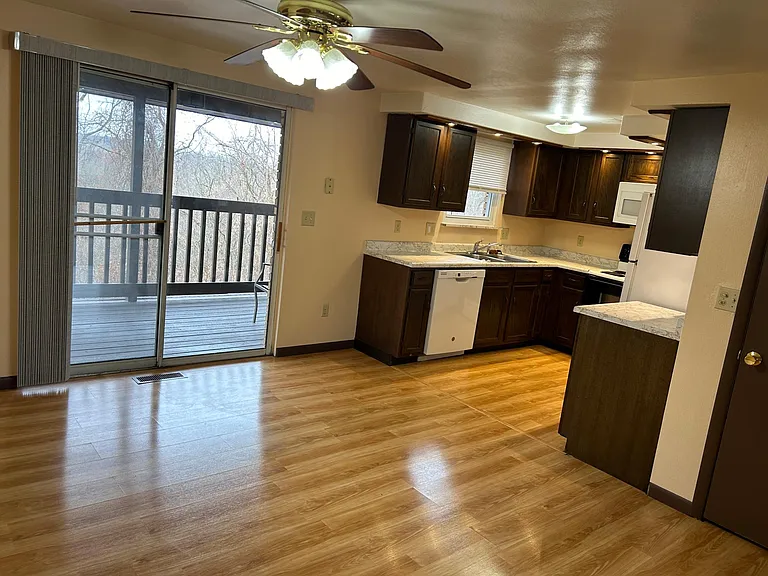 5 Maplewood Dr #12 — Photo 2