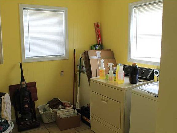 4th image of 621 Francis St