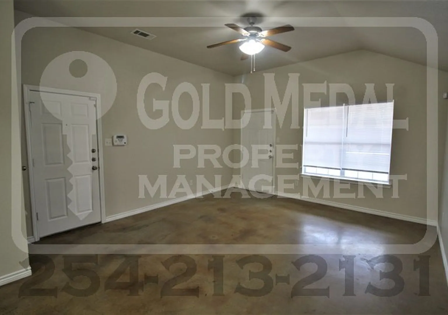 4003 Cambridge Dr — Photo 2