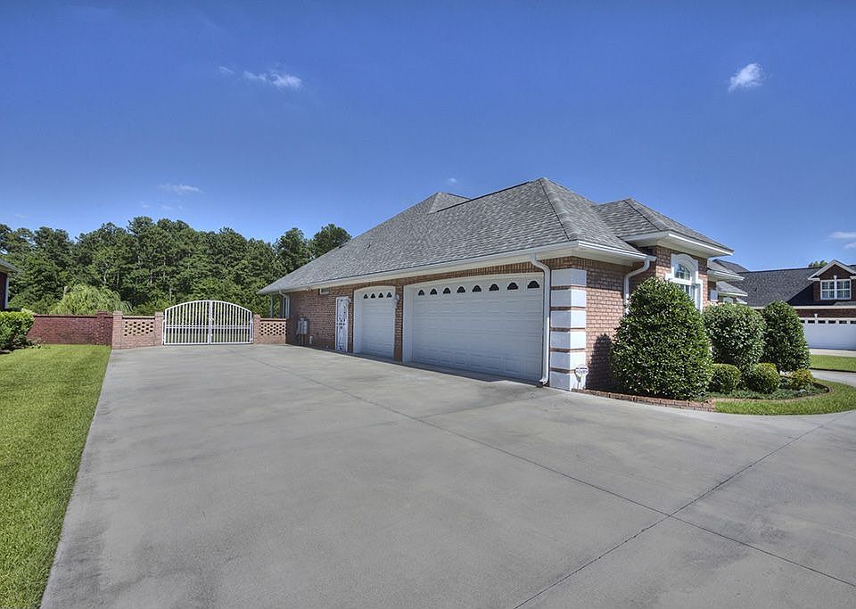 3 Car Garage