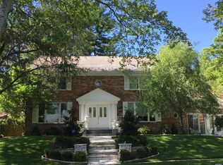 8 Somerset Dr S, Great Neck, NY 11020