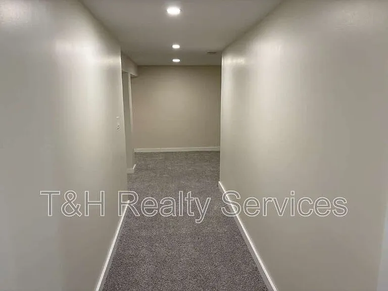 320 W 39th St — Photo 20
