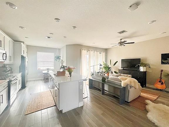 4th image of 4768 Lagona Ln