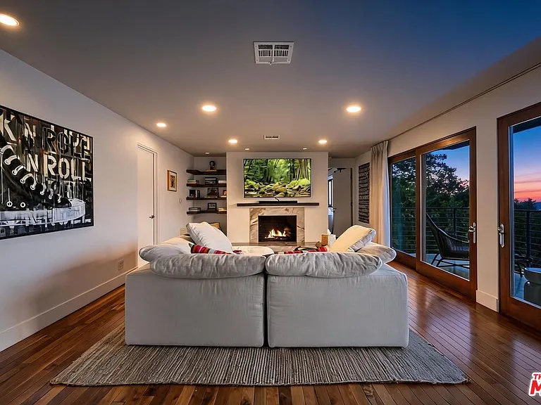2035 De Mille Dr — Photo 11