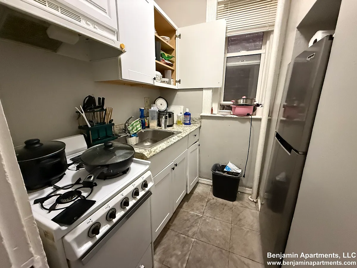 Building Photo - 463 Park Dr #12