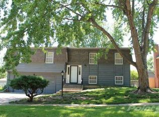 5729 SW Smith Pl, Topeka, KS 66614