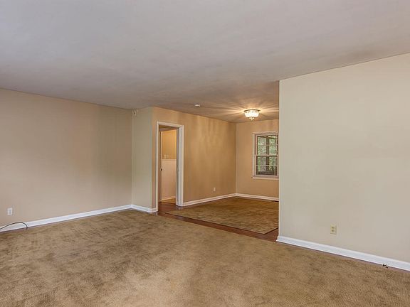 5th image of 5314 Rebecca Ln