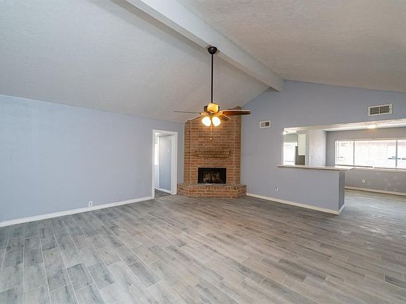 3rd image of 3323 Silverside Dr