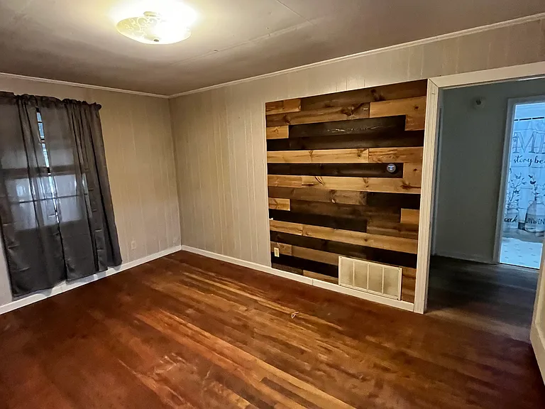 326 N Center Dr — Photo 7