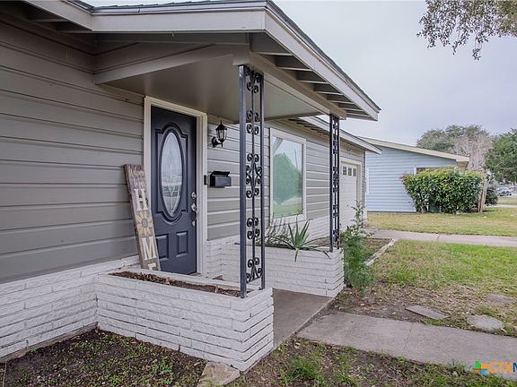 3rd image of 3505 Oaklawn St