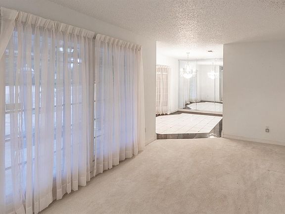3rd image of 15 Brentwood Cir