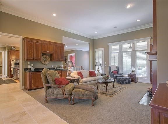 4th image of 1611 NW Sunridge Dr