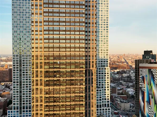 505 Summit Avenue image 1 of 17