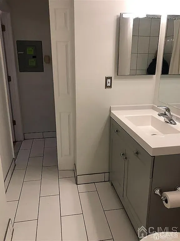 1 bed, 775 sqft, $1,950 — Photo 2