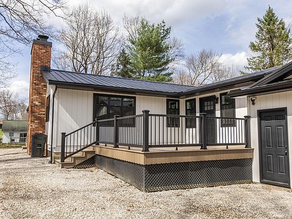 3rd image of 828 Terrace View Dr