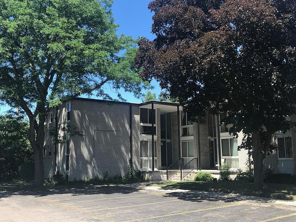 Condo quiet and private - deep inside the complex furthest from 13-mile road. Only 2 end units in G building entrance.