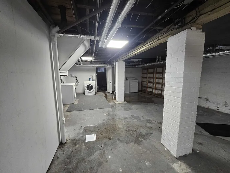 1047 Main St E #3 — Photo 7