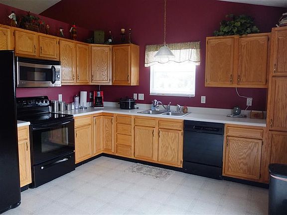 5th image of 176 Green Knoll Dr