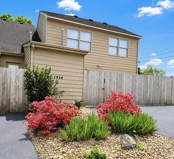 3 bed, 1618 sqft, $2,000 — Photo 1