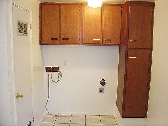 3rd image of 2323 Alderson Ave APT 4