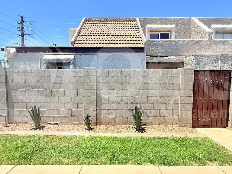 6836 S Jentilly Ln — Photo 1