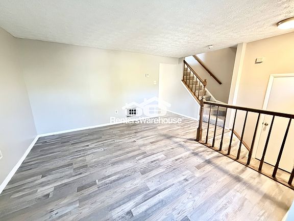 3rd image of 44 Running Brook Dr