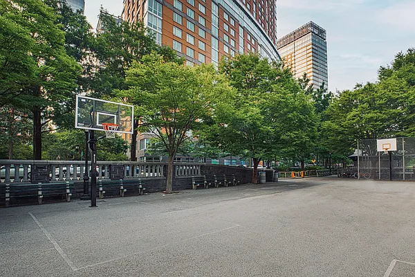 Rented by R New York | media 39