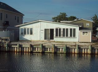 13 W Navasink Dr, Little Egg Harbor, NJ 08087